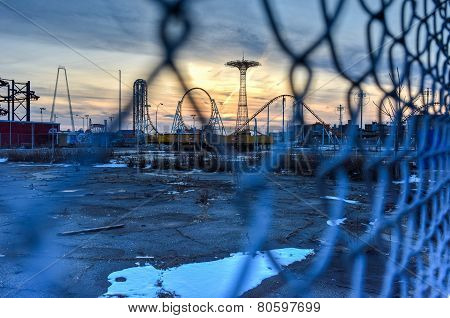 Coney Island Attraction Park, Winter