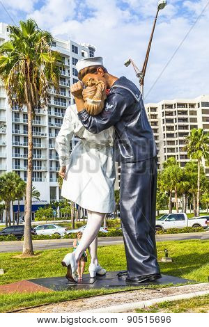 Statue Unconditional Surrender By Seward Johnson