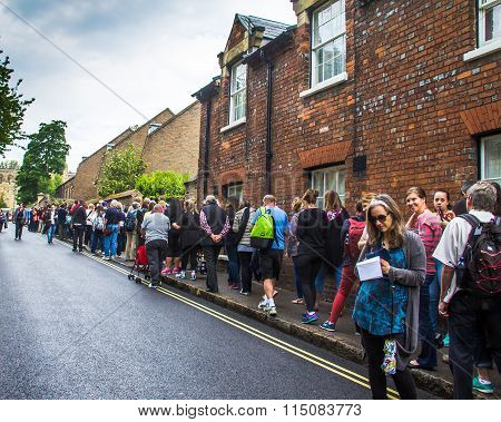Unidentified Visitors Queuing In Front Of The  Windsor Castle. Uk