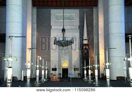 Interior of Sultan Salahuddin Abdul Aziz Shah Mosque
