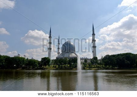 Sultan Salahuddin Abdul Aziz Shah Mosque a.k.a Shah Alam Mosque