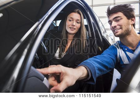 Car mechanic point out towards the customer what the problem was and gives customer support.