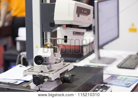 Inspection Automotive Part By Contour Measuring Machine