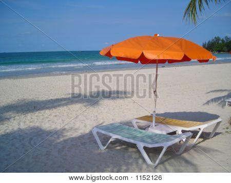 İki sandalye bakan Beach @ Bintan Endonezya
