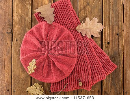 The knitted red beret and scurf