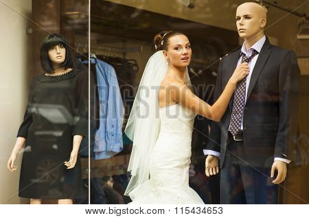 The attractive bride in showcase.