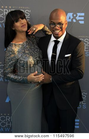 LOS ANGELES - JAN 17:  Crystal Renay, Ne-Yo at the 21st Annual Critics Choice Awards at the Barker Hanger on January 17, 2016 in Santa Monica, CA