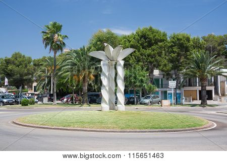 Porto Petro Roundabout Sculpture