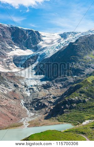 View to steingletcher and steinsee nearby sustenpass