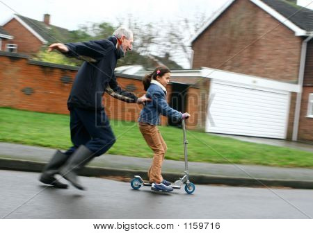 Rollerezés móka-val Grandad