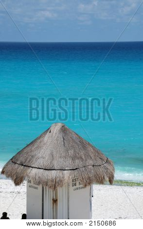 Plážové chýše na mexické Riviera