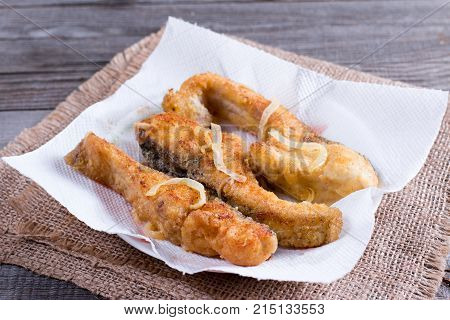 Fried fish is cooling on a paper towel