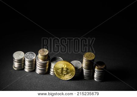 Photo Golden Bitcoins new virtual money on black background