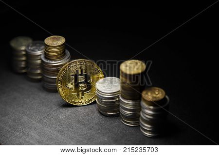 Photo Golden Bitcoins new virtual money on black background
