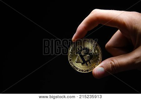 Photo Golden Bitcoins new virtual money on black background