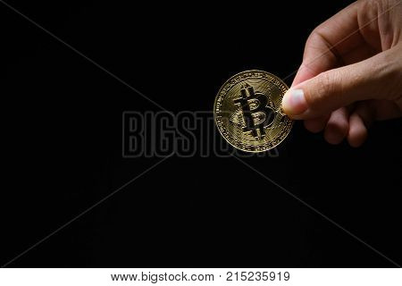 Photo Golden Bitcoins new virtual money on black background