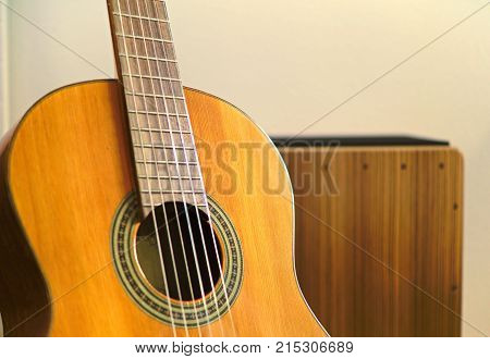A Cajon and a guitar, the perfect duo