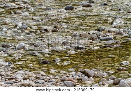 Polished stone by water, upes gultne .