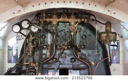 Vintage Locomotive - Controling An Old Train