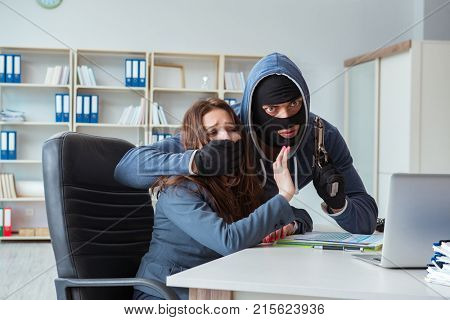 Criminal taking businesswoman as hostage in office