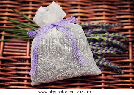 potpourri taske med frisk lavendel blomster