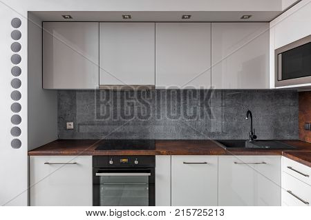 Modern Kitchen With Granite Backsplash