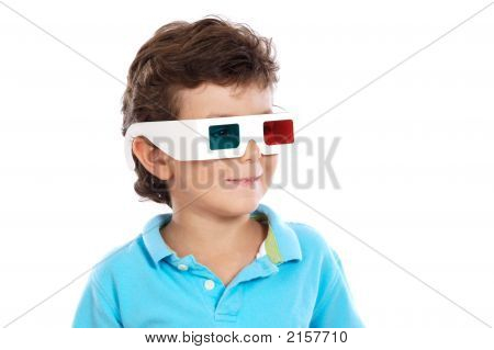 Enfant avec des lunettes 3D