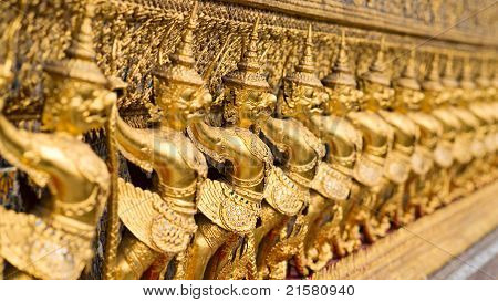 รูปปั้นของ Garuda