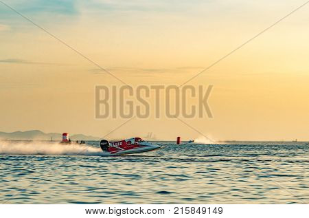 Chonburi, Thailand-november 25, 2017 : F5 Boat With Beautiful Sky And Sea With Sunset In Bangsaen Po