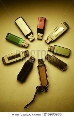 many flash drives spread out in a circle in the form of a flower