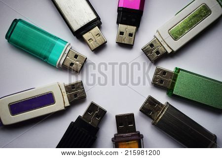 many flash drives spread out in a circle