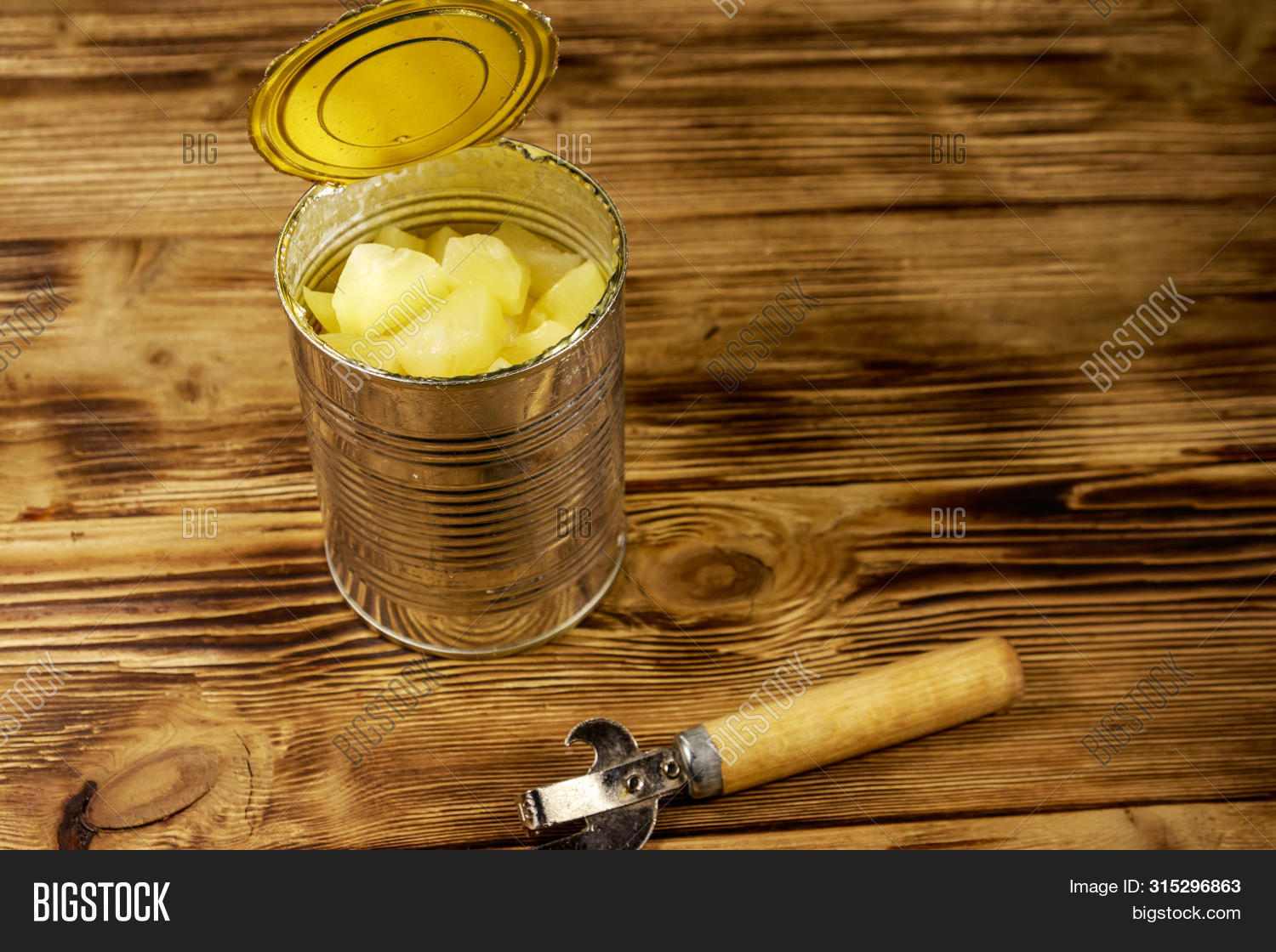 открывашка консервных банок. открывашки для кукурузы. как открыть банку с ананасами. консервная банка с открывашкой. как открыть банку ананасов.