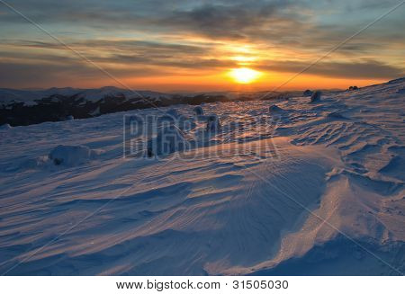 Majesteettinen Sunset talvella maisemissa
