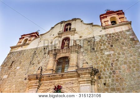 Facade Outside Temple Church Of Precious Blood Of Christ Parroquia De La Preciosa Sangre De Cristo O