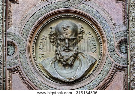 Budapest, Hungary - August 20, 2017: Elements Of Architecture And Interior In The Basilica Of St. St