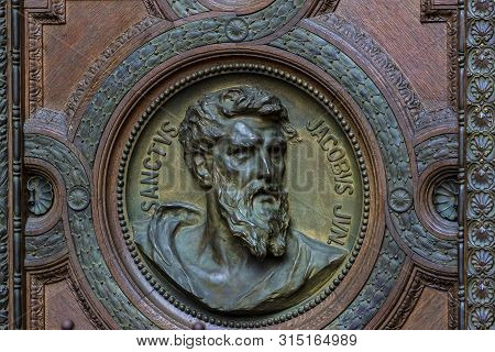 Budapest, Hungary - August 20, 2017: Elements Of Architecture And Interior In The Basilica Of St. St