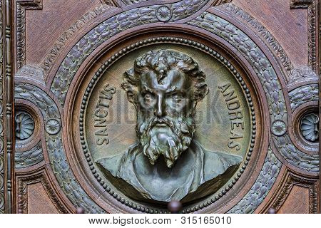 Budapest, Hungary - August 20, 2017: Elements Of Architecture And Interior In The Basilica Of St. St