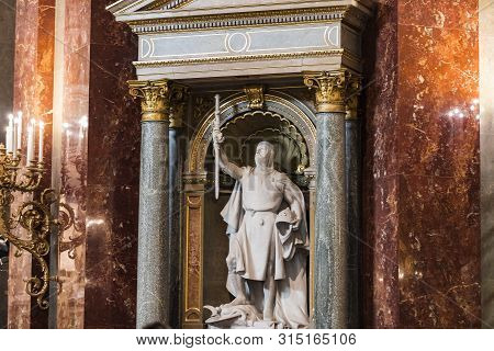 Budapest, Hungary - August 20, 2017: Elements Of Architecture And Interior In The Basilica Of St. St