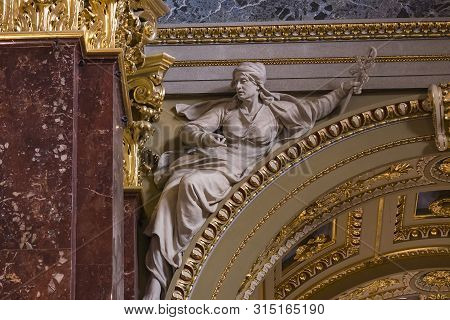 Budapest, Hungary - August 20, 2017: Elements Of Architecture And Interior In The Basilica Of St. St