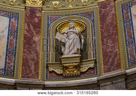 Budapest, Hungary - August 20, 2017: Elements Of Architecture And Interior In The Basilica Of St. St