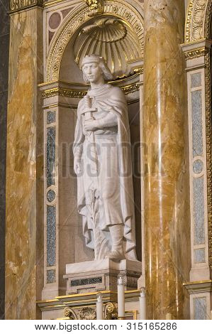 Budapest, Hungary - August 20, 2017: Elements Of Architecture And Interior In The Basilica Of St. St