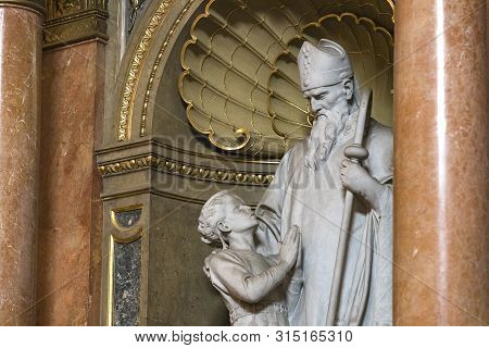 Budapest, Hungary - August 20, 2017: Elements Of Architecture And Interior In The Basilica Of St. St