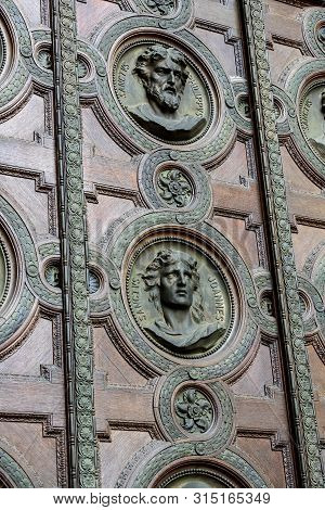 Budapest, Hungary - August 20, 2017: Elements Of Architecture And Interior In The Basilica Of St. St