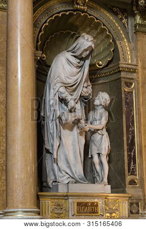 Budapest, Hungary - August 20, 2017: Elements Of Architecture And Interior In The Basilica Of St. St