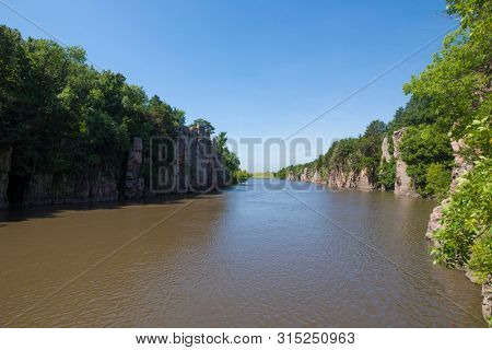 View of Palisades State Park in eastern South Dakota, with Split Rock Creek flowing through the canyon.