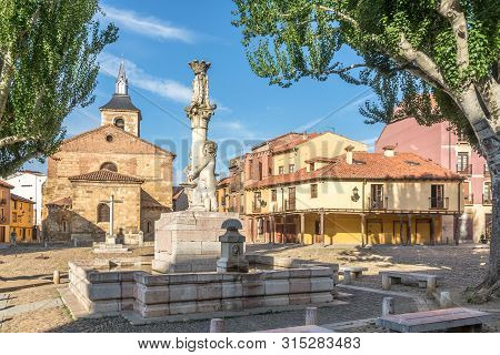 Grano Place With Market Church In Leon - Spain