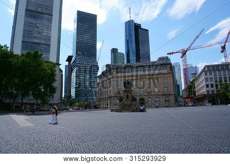 Frankfurt, Germany - July 06: The Rossmarkt With Pedestrians And Passers-by At The Johannes-gutenber