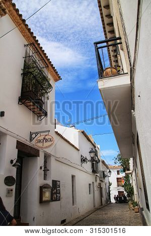 Altea, Alicante, Spain- September 19, 2018:narrow Streets And Beautiful White Facades In A Sunny Day