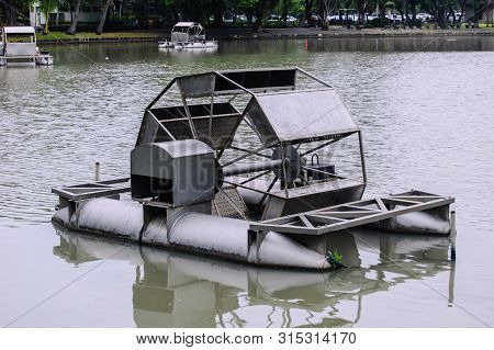 Thailand Aerator Turbine Wheel Fill Oxygen Into Water In Lake