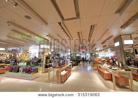 Paris France - May 24, 2019: Unidentified People Visit Grands Magasins Du Printf Department Store Pa